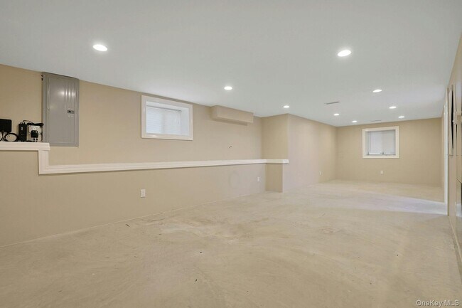 Building Photo - 150 Parkview Ave