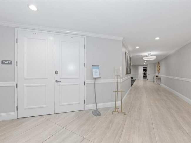 Building Photo - 5415 Verona Dr