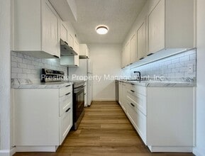 Building Photo - 6331 N Barcelona Ct