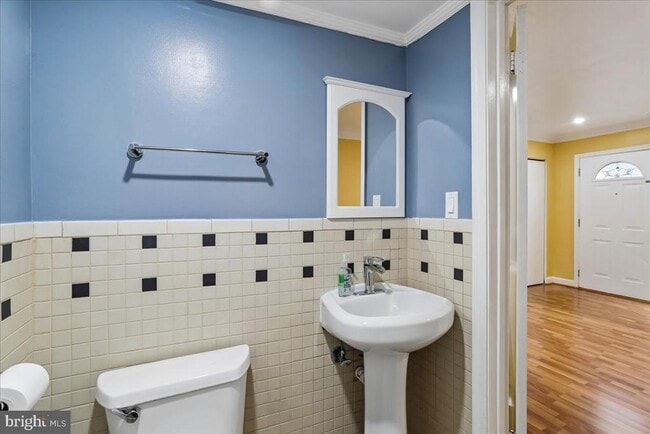 Building Photo - 2867 Shepperton Terrace