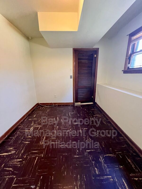 Building Photo - 303 Hedgerow Ln