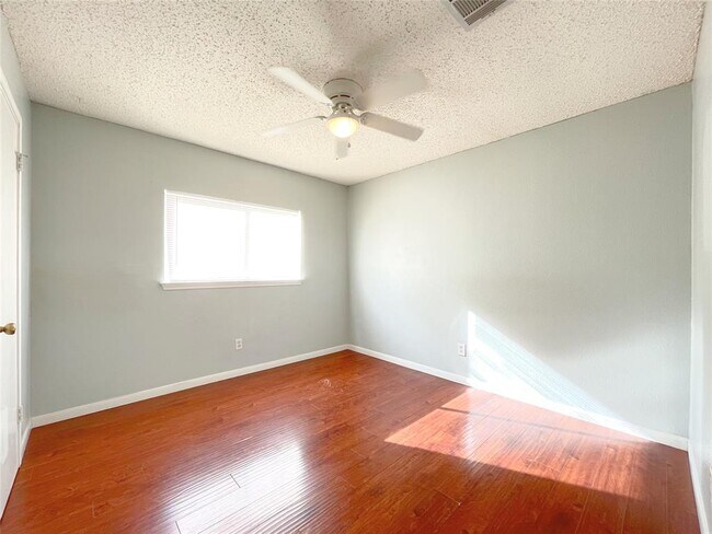 Building Photo - 2516 Stapleford Dr