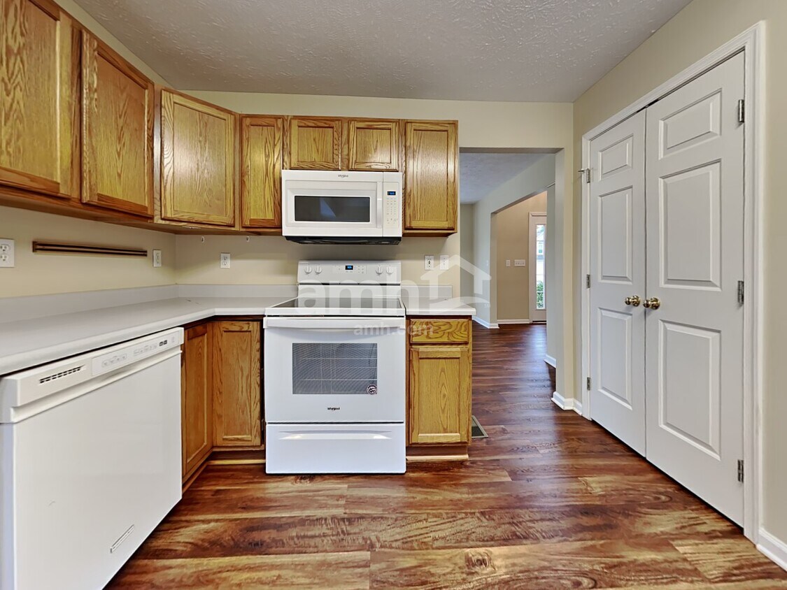 Building Photo - 8000 Trinity Shore Cir