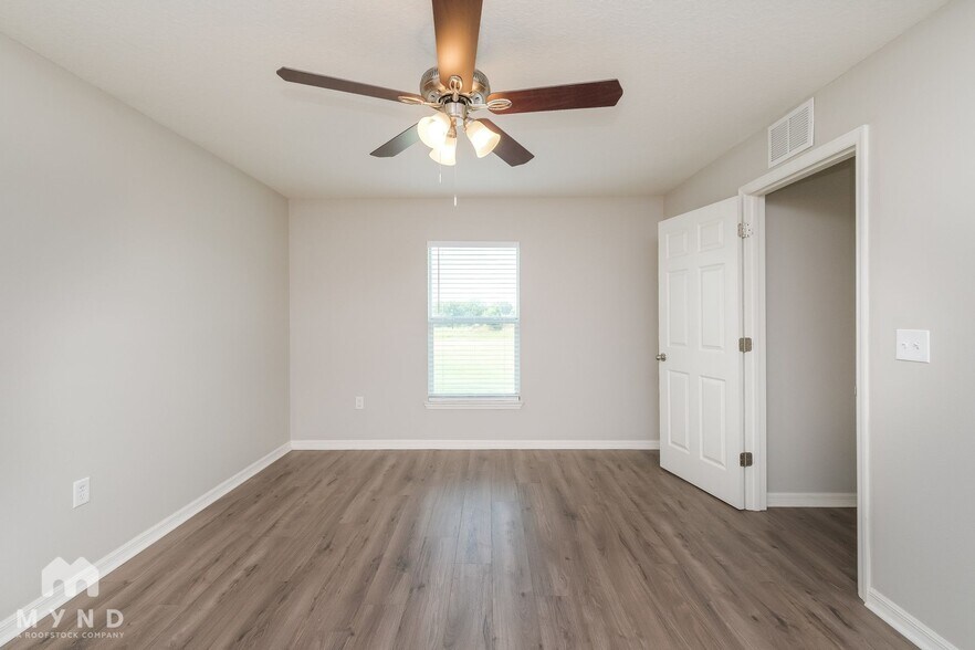 Building Photo - 6600 Wirevine Dr