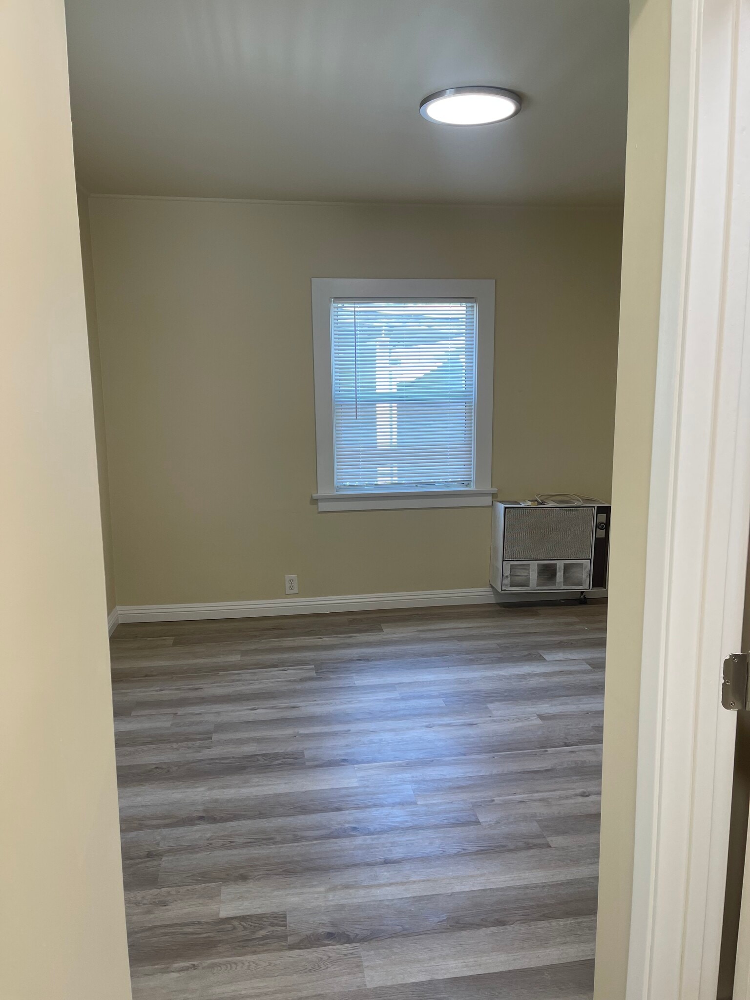 Building Photo - 1716 Orchard Ave