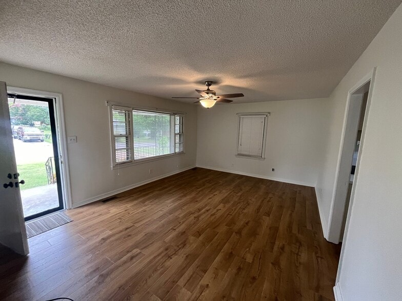 Building Photo - 128 N Leland Dr