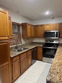 Building Photo - 444 Pine Cir