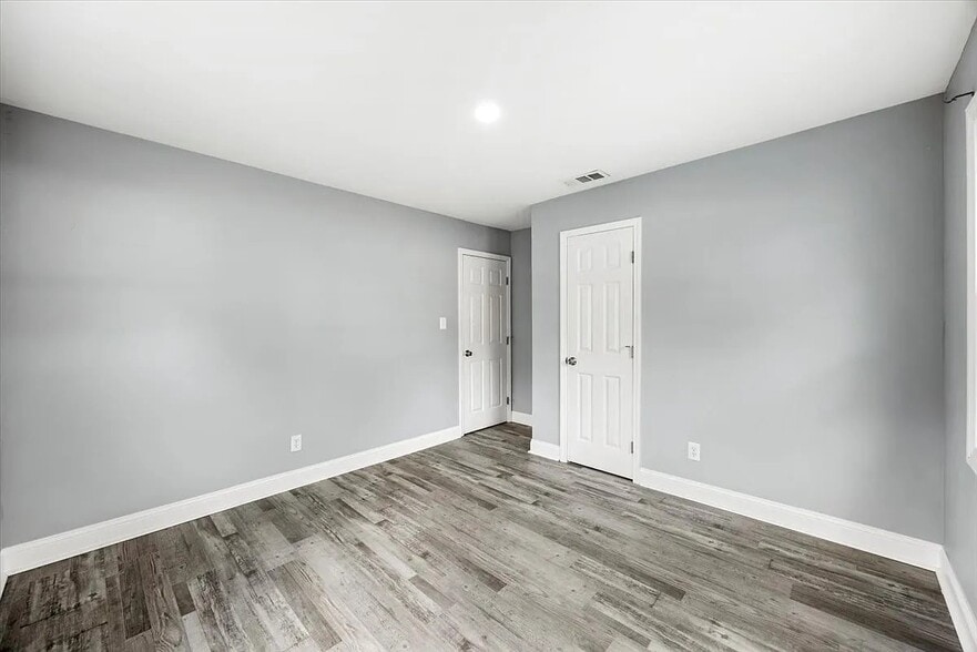 Building Photo - 555 N 68th Ave