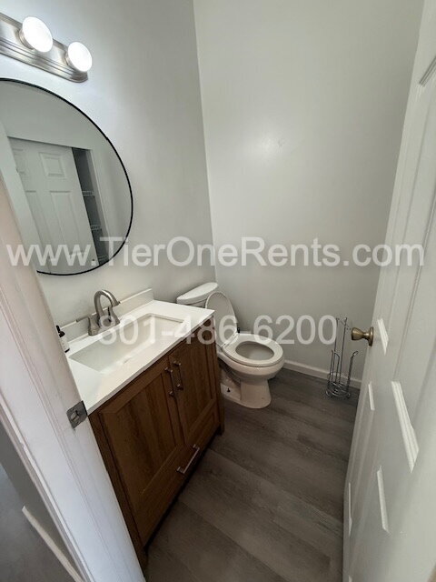 Building Photo - Move-in special: $500 off First months rent