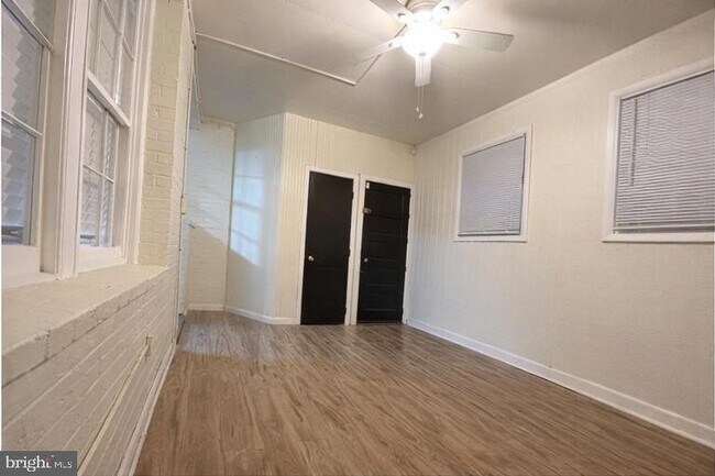 Building Photo - 165 35th St NE