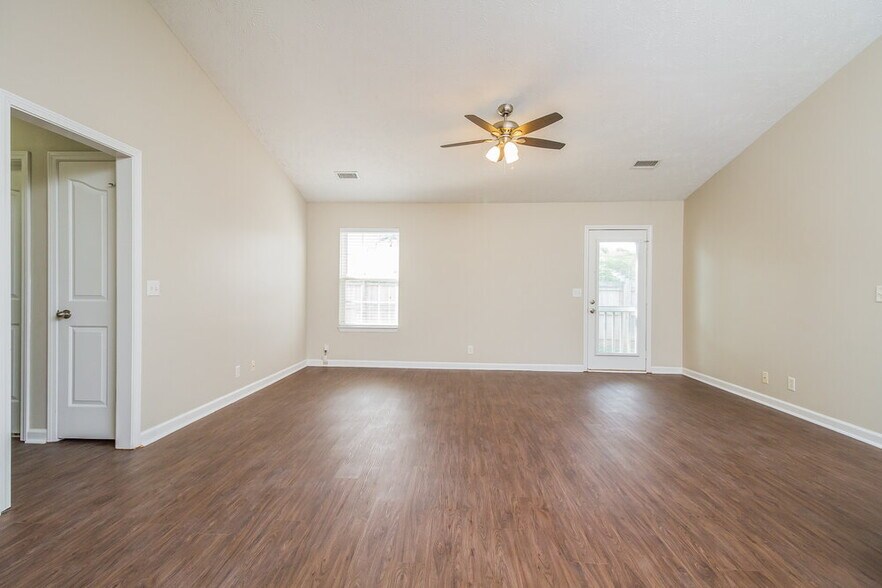Building Photo - 1147 Melvin Dr