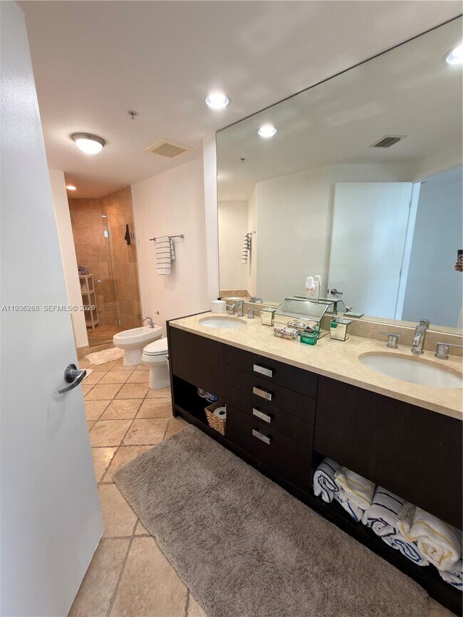 Building Photo - 18201 Collins Ave