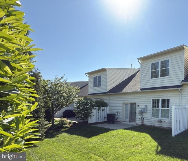 Building Photo - 44342 Oakmont Manor Square
