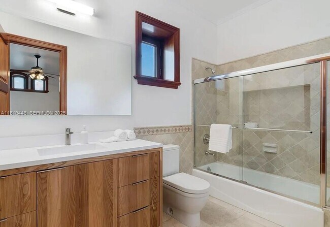 Building Photo - 432 S Hibiscus Dr