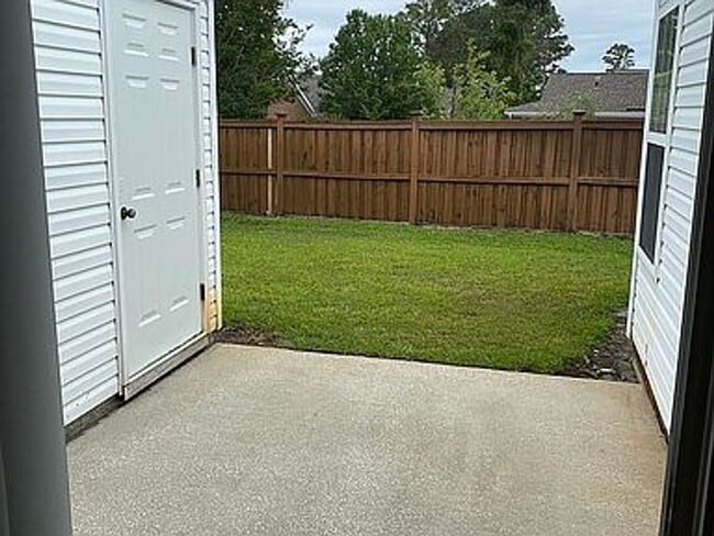 Building Photo - Nice Townhome, Great Location