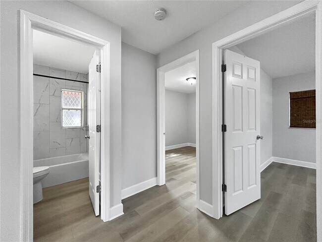 Building Photo - 2404 N Ramona Cir