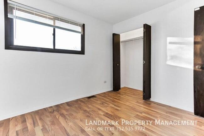 Building Photo - 18819 Oakwood Ct