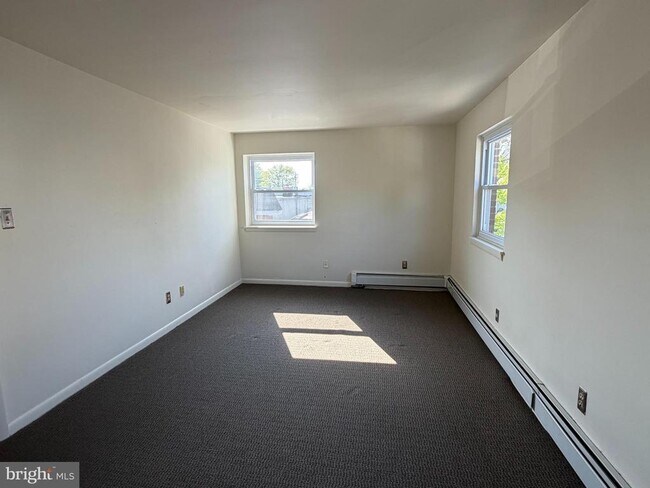 Building Photo - 805 West Chester Pike