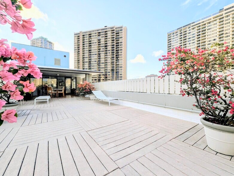 Building Photo - 425 Ena Rd