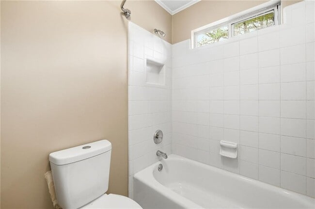 Building Photo - 310 Stoneleigh Dr SW