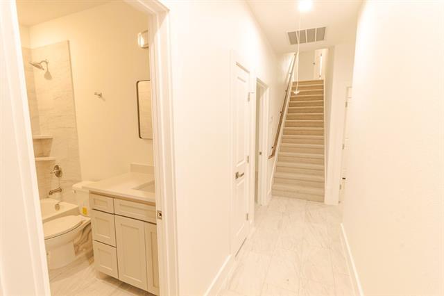 Building Photo - 536 Highview Ct