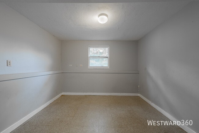 Building Photo - 2221 Belmont Ave