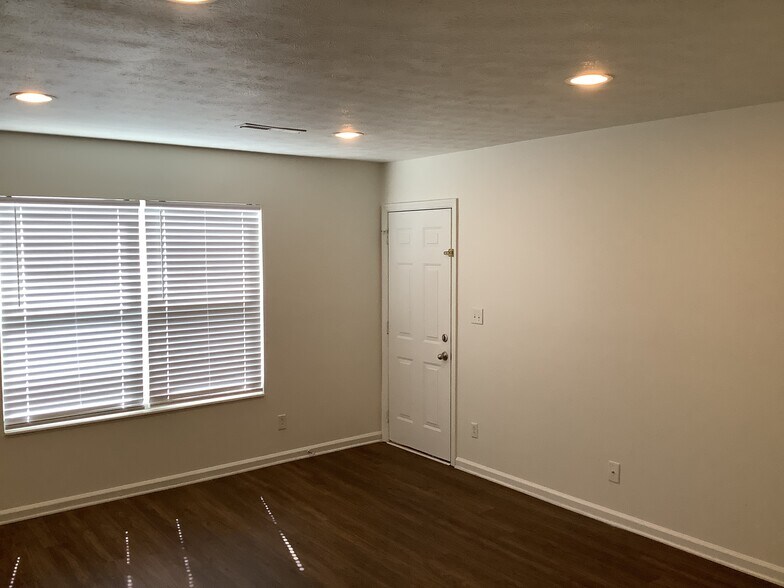 Building Photo - 2377 Ferndown Dr
