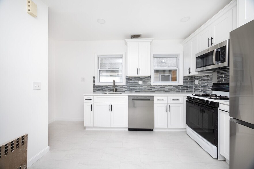 Building Photo - 19 Puritan Rd