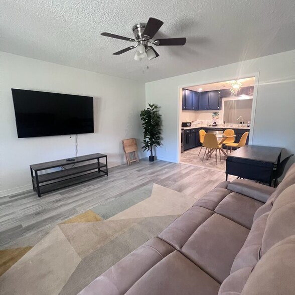 Building Photo - 4584 Tamarind Dr