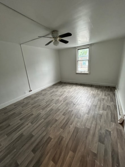 Building Photo - 716 E Mahanoy St