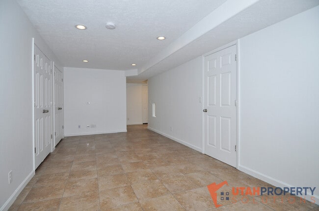 Building Photo - 6332 Spray Lake Dr