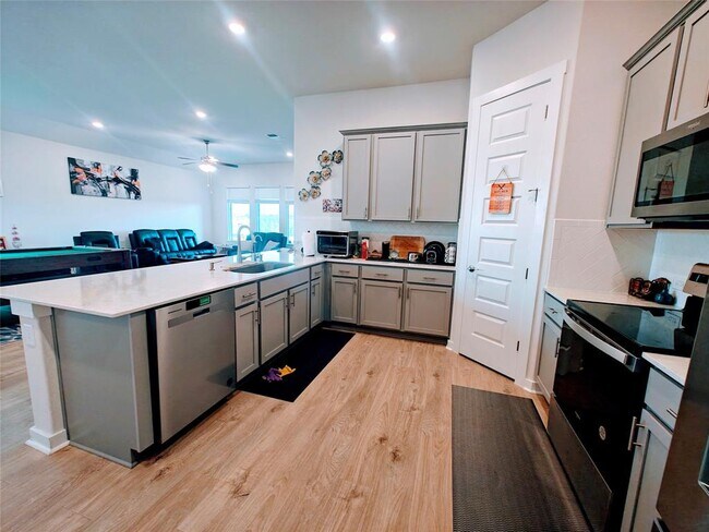 Building Photo - 228 Mystic Cyn Ln