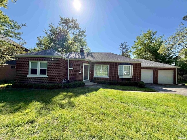 Building Photo - 136 E Hazel Dell Ln