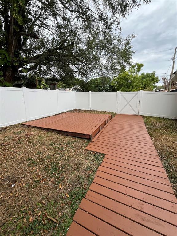 Building Photo - 918 W 11th St