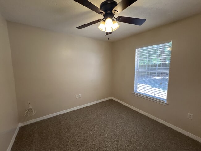 Building Photo - 309 Adams Dr