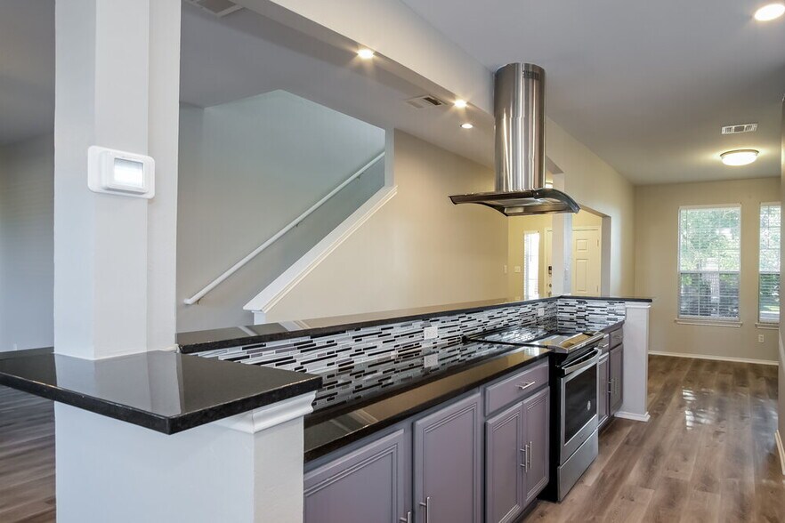 Building Photo - 233 Waterloo Dr