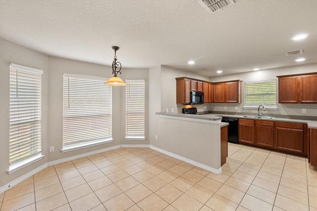 Building Photo - 1513 Millbrook Dr