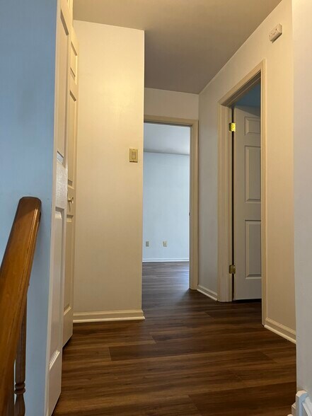 Building Photo - 2401 Greensward N