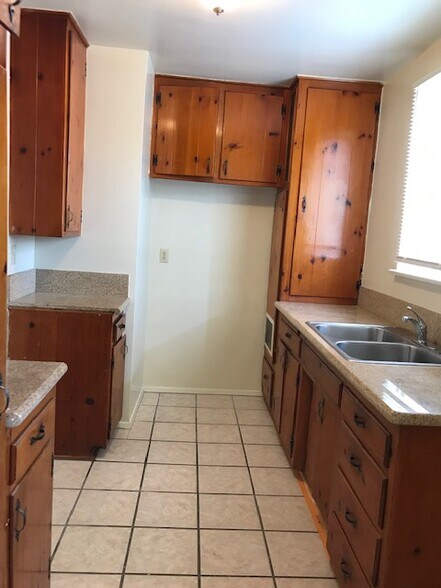 Kitchen - 5927 Lemp Ave