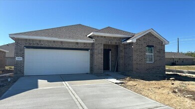 Building Photo - 8443 Bay Oaks Dr