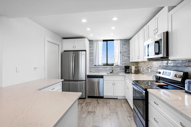 Building Photo - 300 Ocean Trail Way