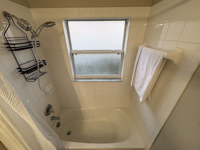 Building Photo - Florida Living Starts Here — Gated, Single-Story, Move-In Ready May 1!