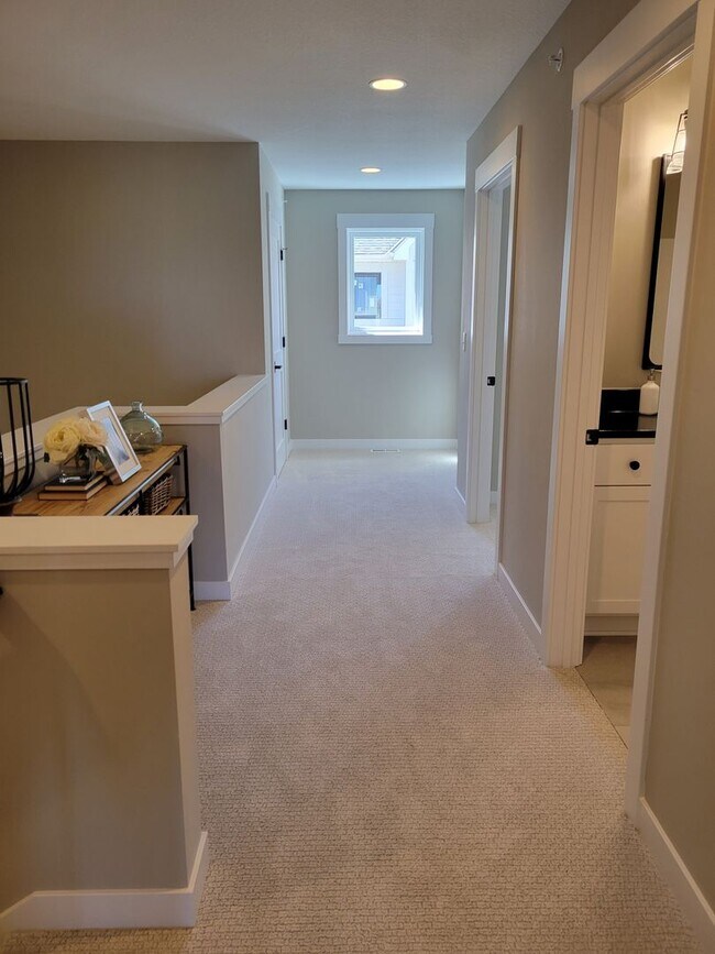 Building Photo - Executive Luxury Rentals