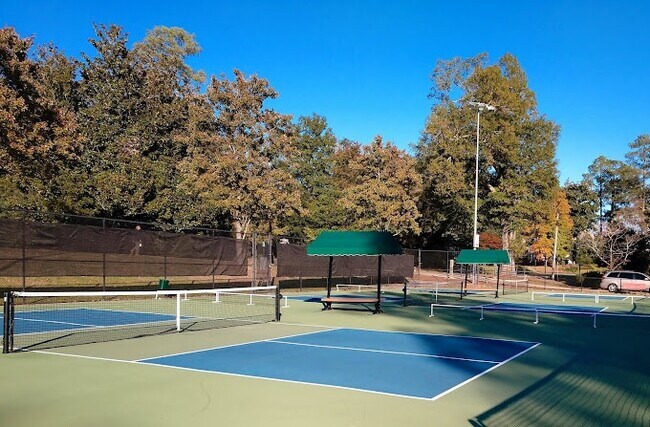 Building Photo - 869 Nursery Rdg Dr