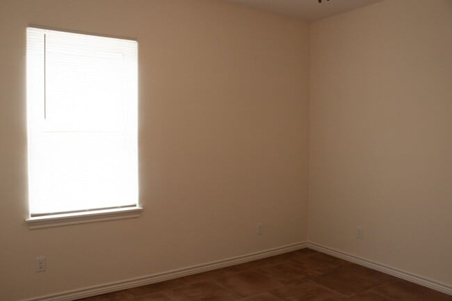 Building Photo - Spring Break Special - Move in NOW!!! and stay one month free