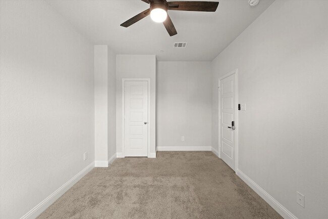 Building Photo - 1045 Thomas Pl