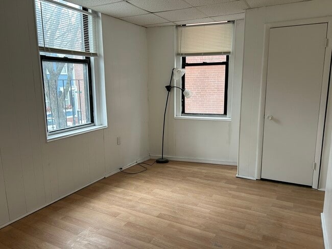 Building Photo - 14 Monument Sq