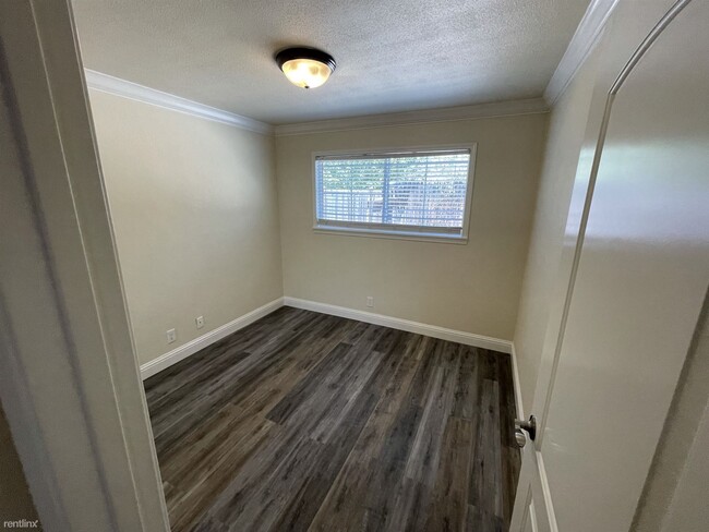 Building Photo - 2 br, 2 bath Duplex - 1638 Sierra Gardens ...