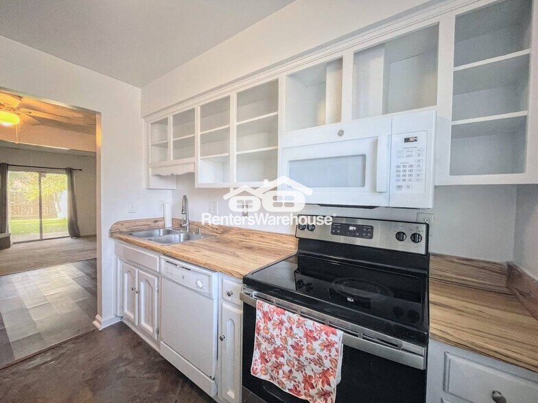 Building Photo - 1640 Fairfax Dr