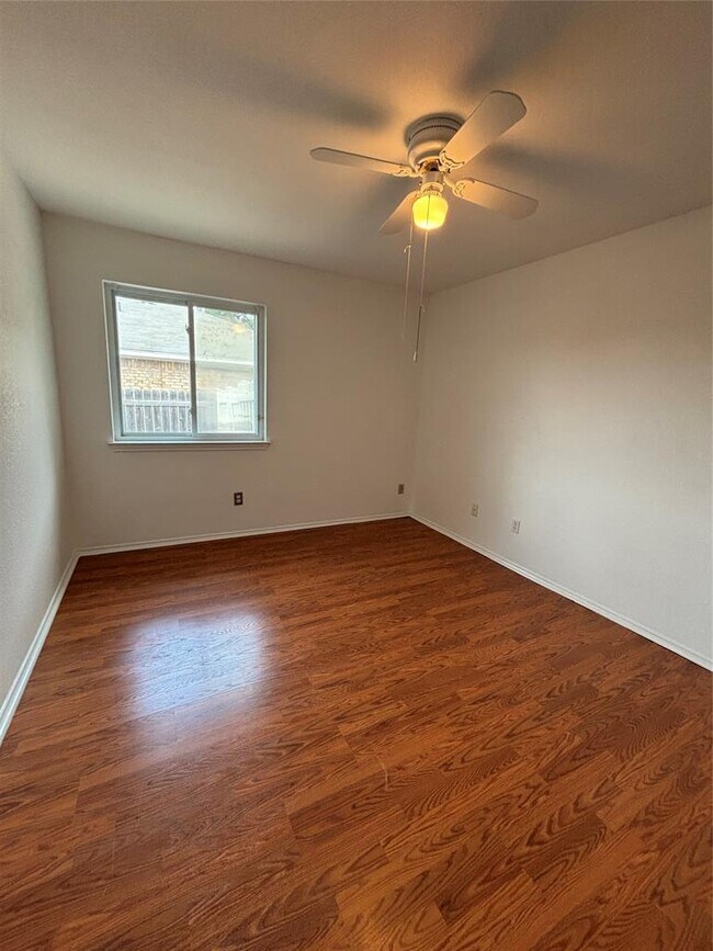 Building Photo - 1300 Leah Ln